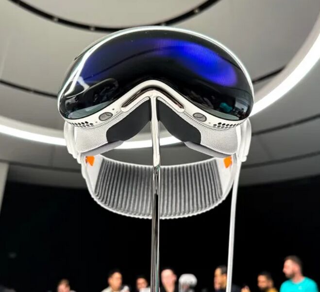 File:935 Apple Vision Pro.jpg