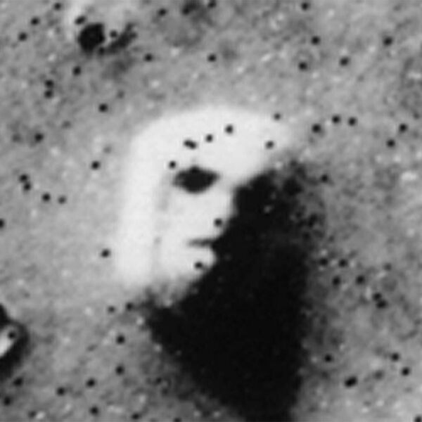 File:875 face on mars.jpg