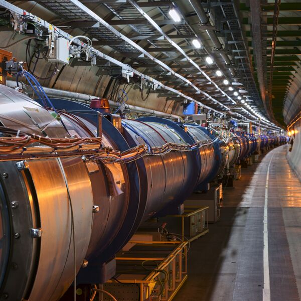 File:877 LHC 2022.jpg